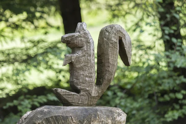 Sincap ağacın bagajında kakmalarla süslemeli Servis Tabakları