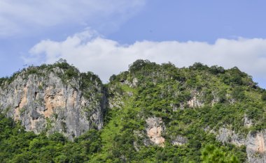 Sokakta eski ayakkabılar