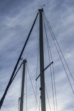 Kışın indirdi yelkenleri