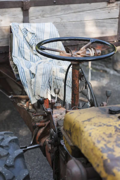 Viejo asiento del tractor —  Fotos de Stock