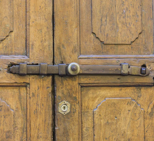 Detalhe da velha porta de madeira — Fotografia de Stock