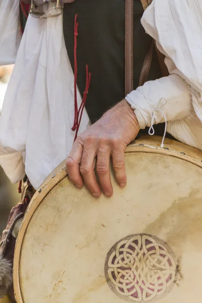 Davul ve tefleri Ortaçağ müzisyenler — Stok fotoğraf