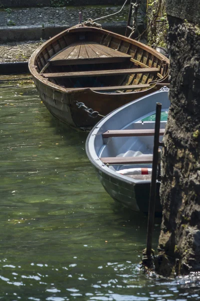 Boat on lake — Stock Photo, Image