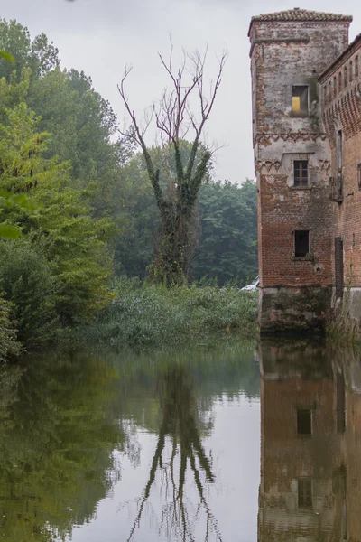 Reflexion über See und Burg — Stockfoto