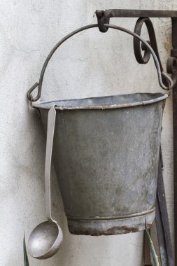 Eski tencere ve tavalar