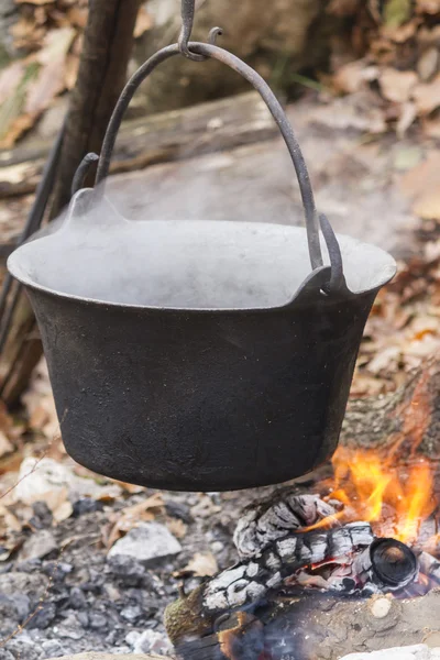 Garnek na ogień — Zdjęcie stockowe