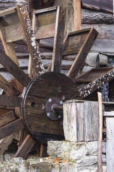 ファーム内の古い水車小屋 — ストック写真