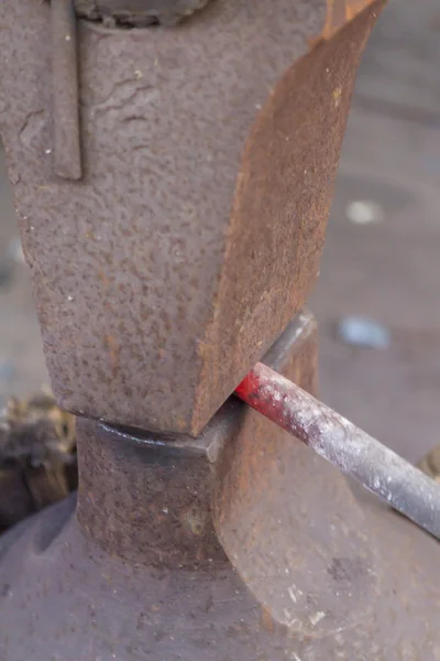 Hammer und Amboss — Stockfoto