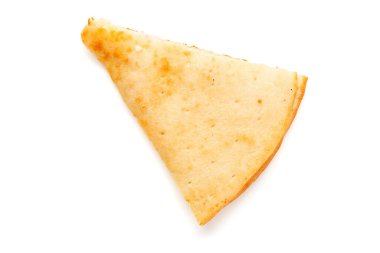 Beyaz arka planda izole edilmiş bir dilim pizza.