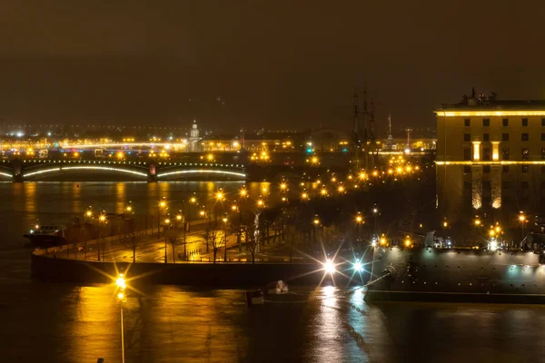 Vista Del Terraplén Ciudad San Petersburgo Por Noche Con Puentes — Foto de Stock