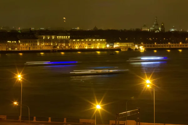 Vista Del Terraplén Ciudad San Petersburgo Por Noche Con Puentes — Foto de Stock