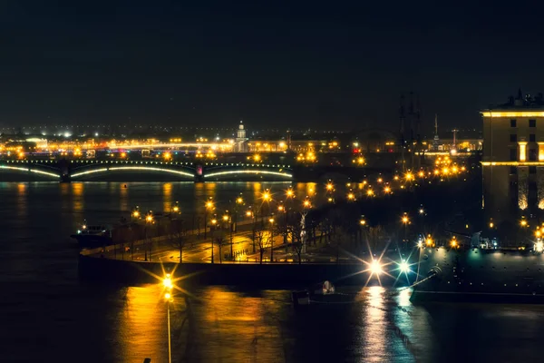 Vista Del Terraplén Ciudad San Petersburgo Por Noche Con Puentes — Foto de Stock