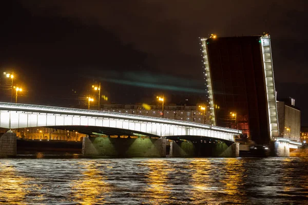 Vista Del Terraplén Ciudad San Petersburgo Por Noche Con Puentes — Foto de Stock