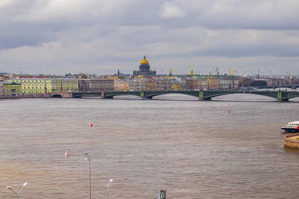 Baharda Petersburg Şehir Merkezi Neva Nehri Manzarası Manzarası — Stok fotoğraf