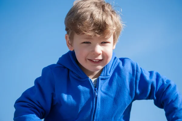 Young Boy against a Blue Sky — Stock Photo, Image