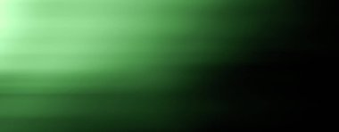 İlahi yeşil güneş ışığı uzayda parlıyor. Işınlar yere ışık saçıyor. İzole edilmiş arkaplanda spot ışığı.