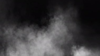 Hareket hızı bulanıklaştırmış atmosfer sisi kimyayı örtüyor, arka planda gizemli bir etki. Görüntü gerçekçi duman bulutu 4k video.
