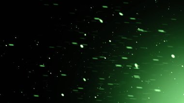 Mükemmel yeşil ateş parçacıkları izole edilmiş siyah arkaplanda kıvılcımlar oluşturur. Doku örtüşüyor. Patlama yanma etkisi.