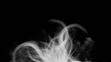 İzole edilmiş arka planda sihirli ateş. Dekorasyon ve siyah arka plan için mükemmel bir patlama etkisi. Yanan alev ve hafif doku örtülerini hesaba katın. Stok illüstrasyonu.