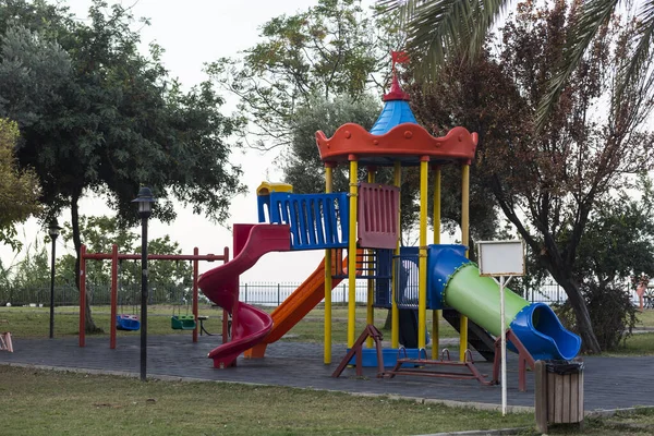 Παιδικό Πάρκο Από Πολύχρωμο Πλαστικό Υλικό Στην Τουρκία — Φωτογραφία Αρχείου