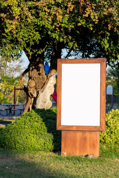 Yoldaki reklam panoları, Türkiye 'de kullanılan boş reklam panoları