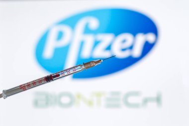 Antalya, Turkey - 27 Aralık 2020. Pfizer-Biontech tarafından üretilen Covid-19 Coronavirus aşısı