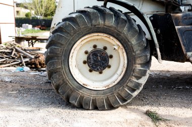 Büyük bir iş makinesinin yorgunluğu.