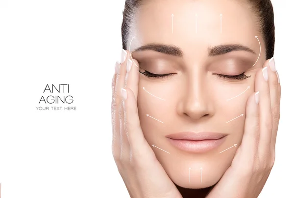 Cerrahi ve Anti kavramı yaşlanma. Güzellik Spa kadın yüz