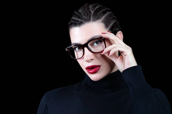 Jeune Femme Élégante Avec Des Lunettes Pull Col Haut Maquillage — Photo