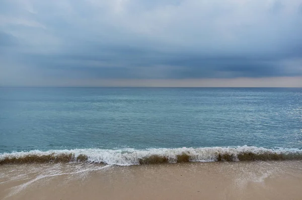 Mar Nublado Uma Praia Areia Dourada Costa Tarifa Antes Tempestade — Fotografia de Stock