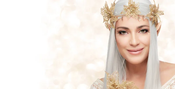 Jovem Atraente Traje Rainha Elfo Com Coroa Flores Douradas Olhando — Fotografia de Stock