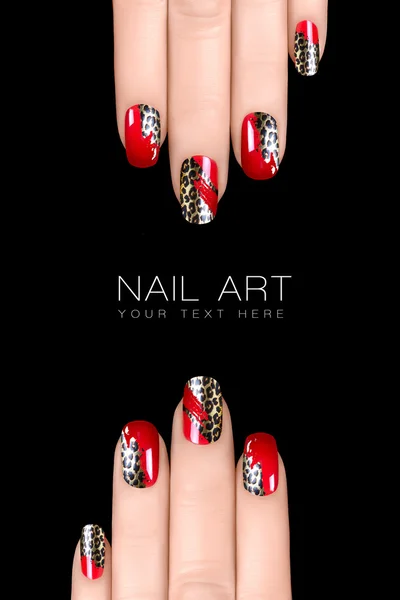 Leopard nail art. körömlakk böllér-val állat nyomtatása — Stock Fotó