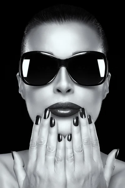 Beautiful Fashion Model Girl in Oversized Sunglasses — Stock Photo, Image