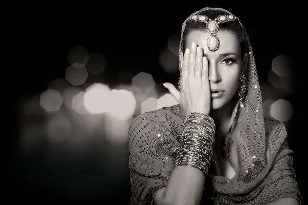 Schönheit ethnische Mode. indische Frau — Stockfoto