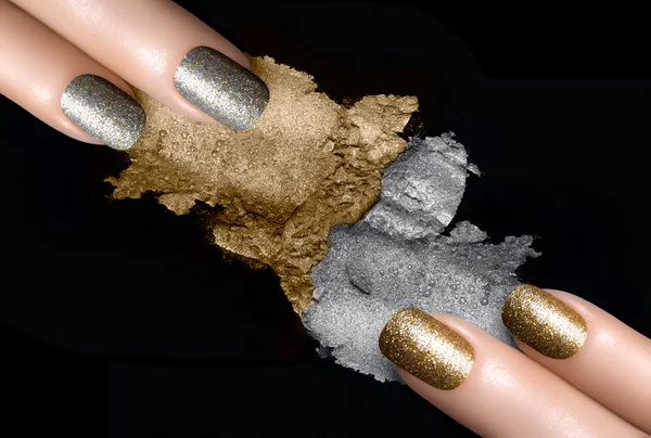 Silver and Gold Nail Polish and Mineral Eye Shadow — Stock Photo, Image