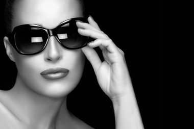 Moda Model siyah büyük boy güneş kadında. Tek renkli Po
