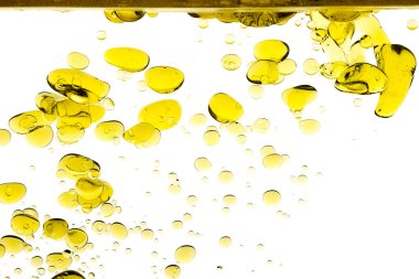 Zeytin yağı. Suda yüzen altın petrol soyut Blobs