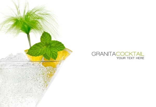 マティーニ グラスのクローズ アップのグラニテ カクテル。テンプレート デザイン — ストック写真