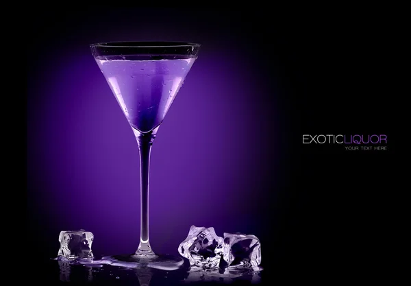 Cocktail Glass with Blackberry Spirit Drink. Template Design — Stock Photo, Image