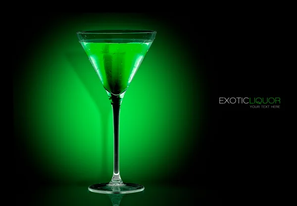Cocktail Glass with Mint Liquor Drink. Template Design — Stock Photo, Image