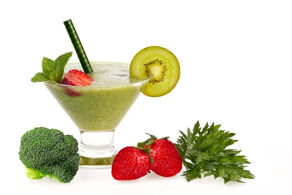 Gezonde groene Smoothie met vers Fruit en Vegatables geïsoleerd — Stockfoto