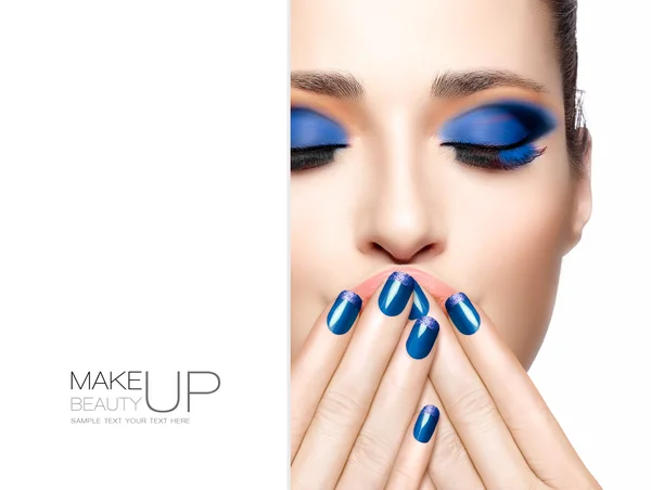 Schoonheid en make-up concept. Blauwe Fashion Make-up — Stockfoto