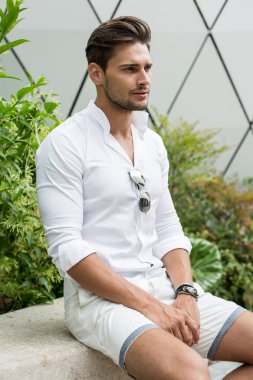 yakışıklı erkek modeli