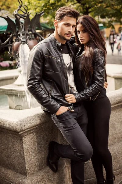 Autumn portrait of young couple — Stock Photo, Image