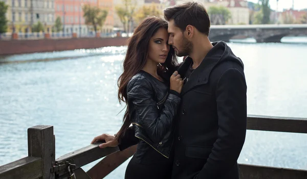 Autumn portrait of young couple — Stock Photo, Image