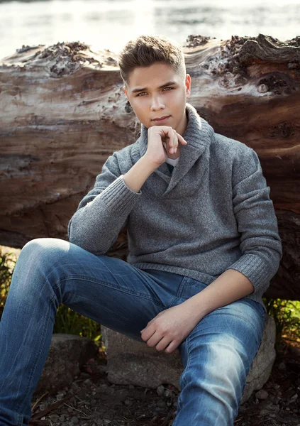 yakışıklı çocuk portresi