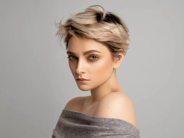 Sexy Blonde Woman Short Hair Posing Studio Gray Background — Stock Photo, Image