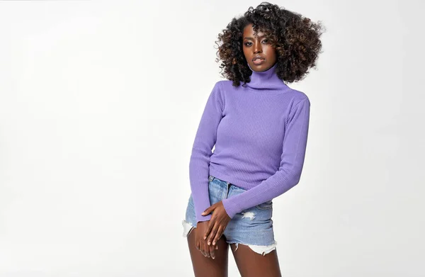 Krásná Černošky Dívka Nosit Rolák Afro Účes Izolované Bílém Pozadí — Stock fotografie