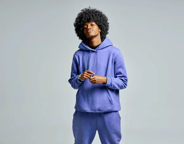 Frumos Negru Set Albastru Tracksuit Păr Afro — Fotografie, imagine de stoc