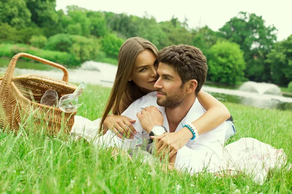 Sensual couple on picnic — Stock Photo, Image